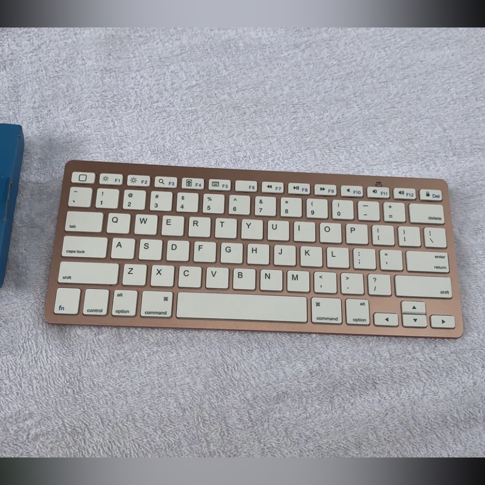 ipad Keyboard - Picture 2 of 5
